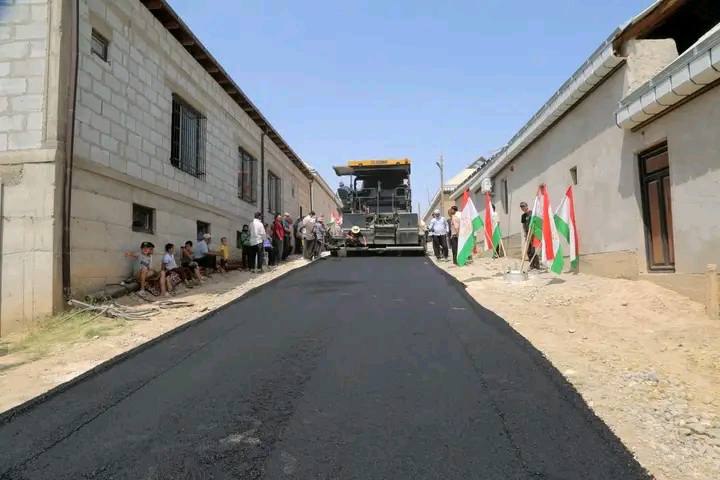 In Istaravshan, more than 60 kilometers of roads have been paved in three months.