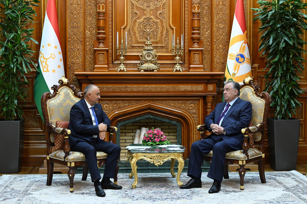 Emomali Rahmon received the Chairman of the Parliament of Kyrgyzstan