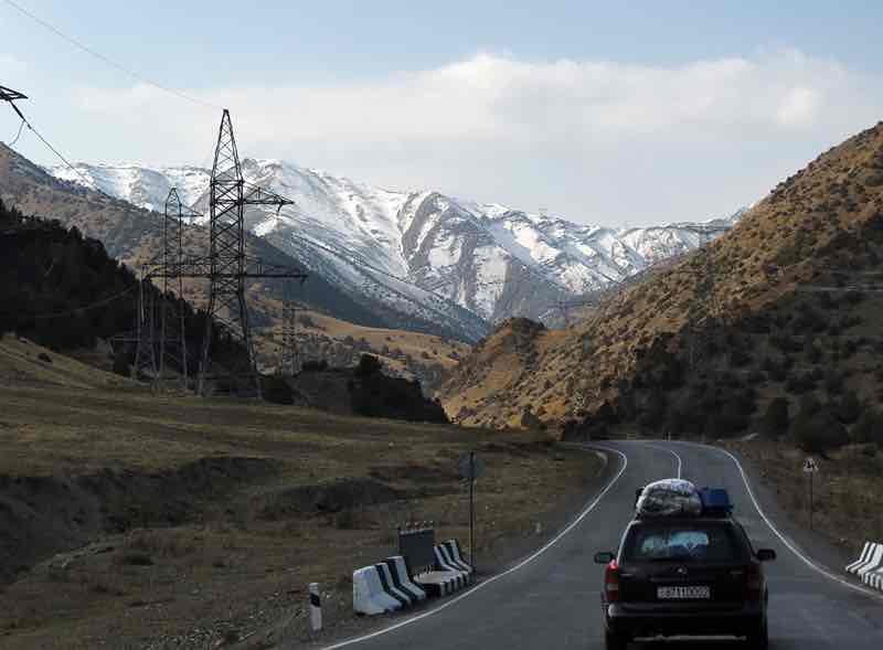 A road accident in the Gorno-Matchinsky district claimed the life of a woman and injured five others.