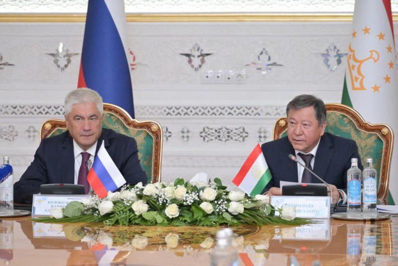Russia detained 400 wanted Tajik citizens in the first eight months of 2025.