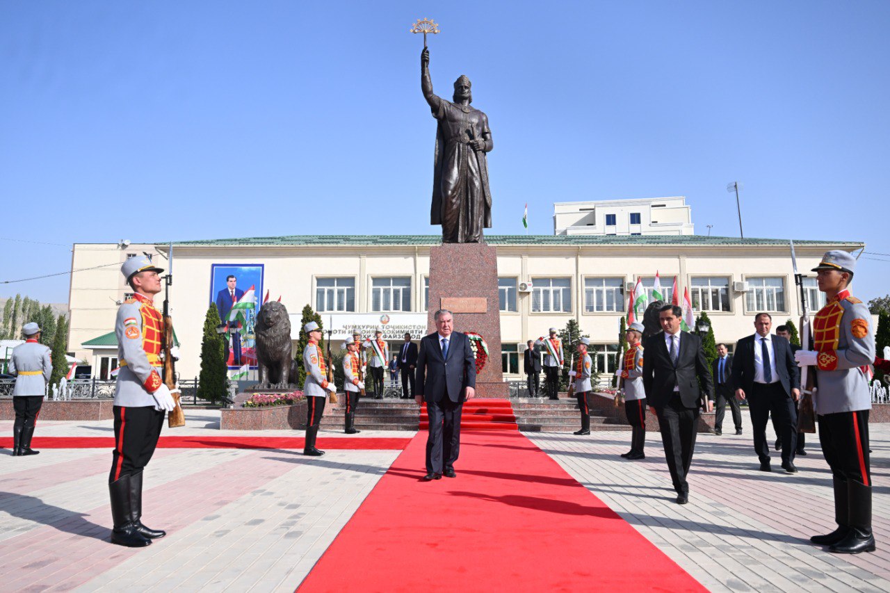 The head of state inaugurated the State Flag Square in Faizabad.