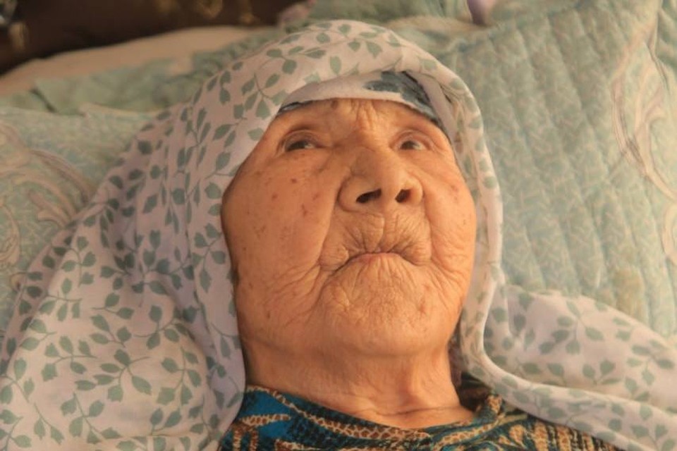 A 130-year-old resident of Uzbekistan has been recognized as the world's oldest woman.