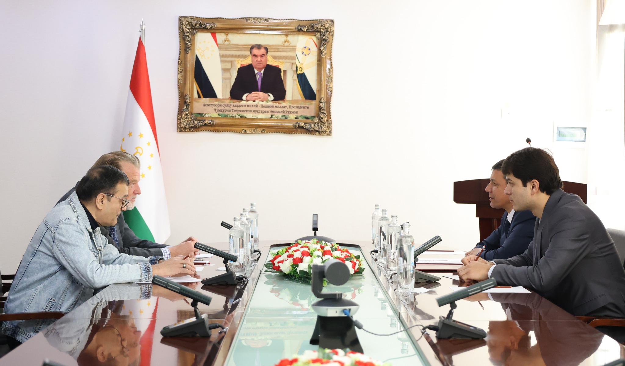 The Ministry of Education of Tajikistan and the company "Really English" have agreed to cooperate in English language teaching.