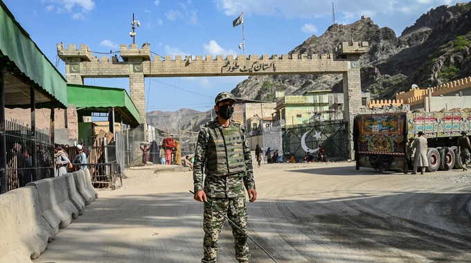 New armed clashes have been reported on the border between Pakistan and Afghanistan.