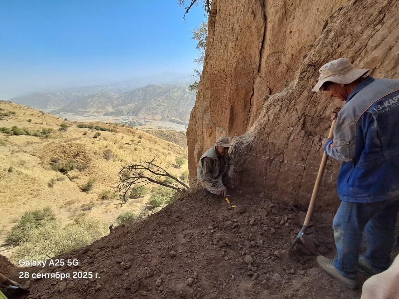 A new Paleolithic camp has been discovered in the Khovaling region of Tajikistan.