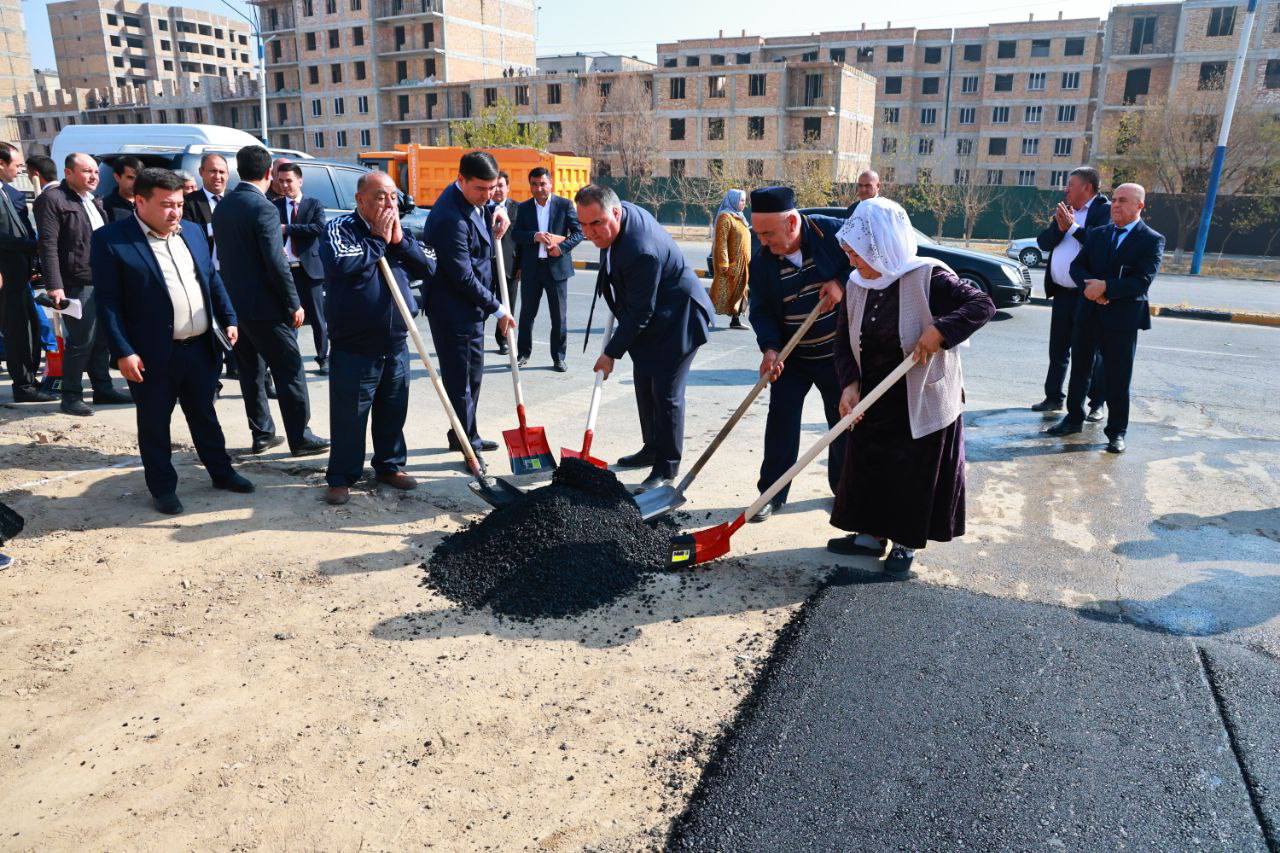 Large-scale asphalt paving of city roads continues in Khujand.