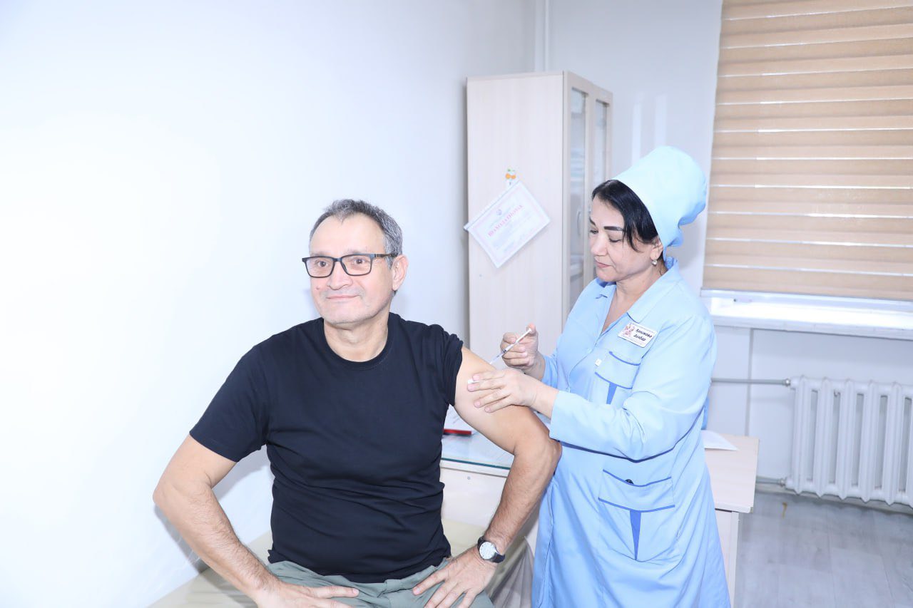 Vaccination of healthcare workers against seasonal flu has begun in Dushanbe.