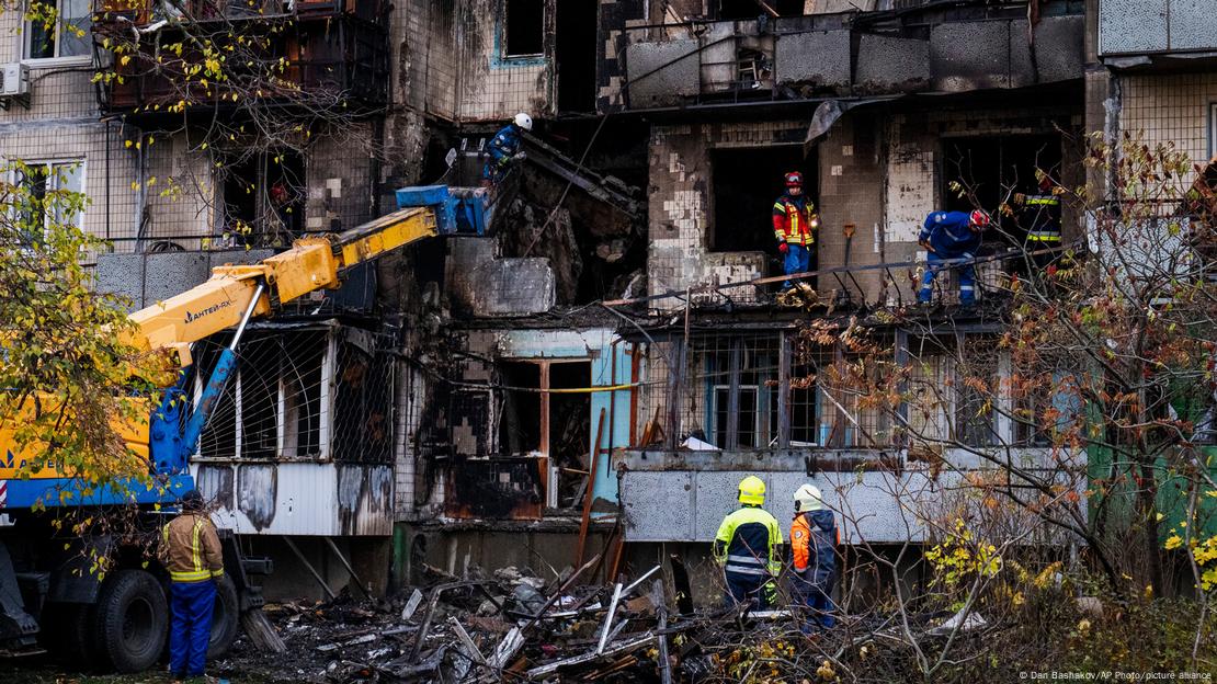 New Russian airstrikes on Kyiv: three people killed, more than 30 injured