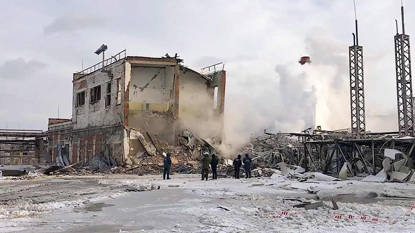 "A Radical Turning Point." The US will help Ukraine expand its attacks on Russian oil refineries.