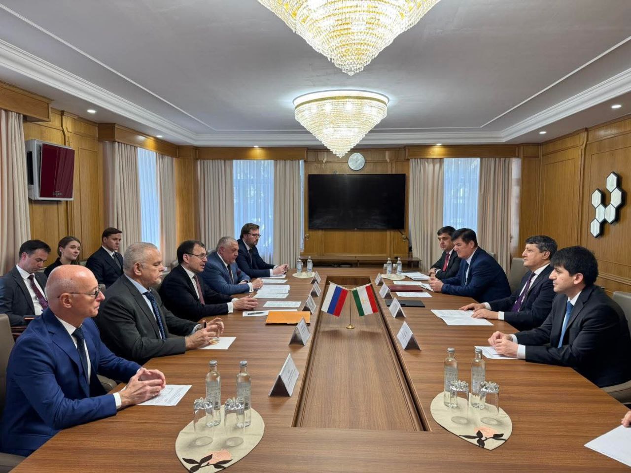 The Ministry of Industry and Trade of Tajikistan and Rosatom discussed projects in the field of nuclear technology and land reclamation.