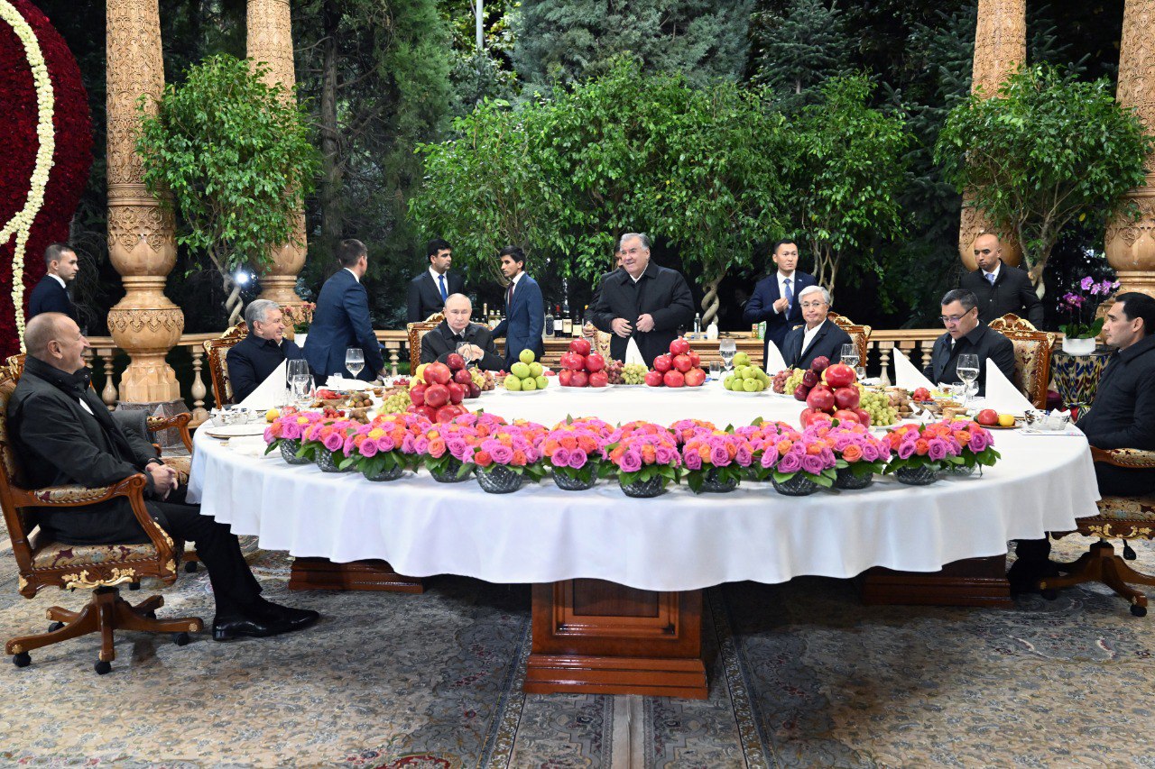 A friendly evening of CIS and Central Asian leaders took place in Dushanbe.
