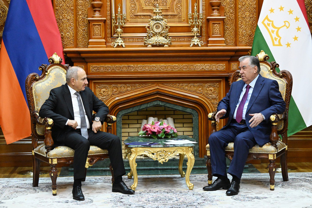 Emomali Rahmon discussed strengthening cooperation between Tajikistan and Armenia with Nikol Pashinyan