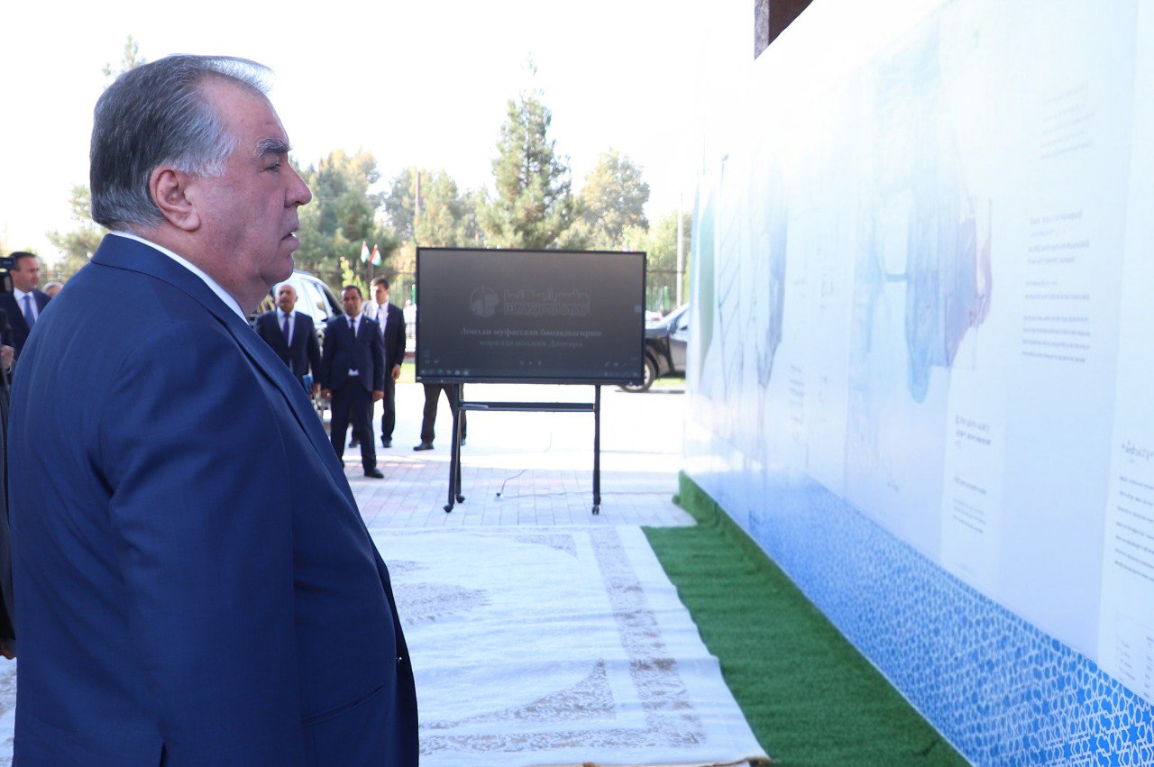 Emomali Rahmon commissioned a tourist services center and new roads in the Dangara district.