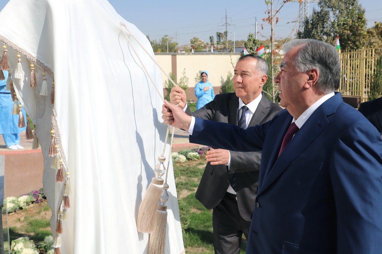 Emomali Rahmon opened a new health center in the village of Rakhshonzamin in the Dangara district.