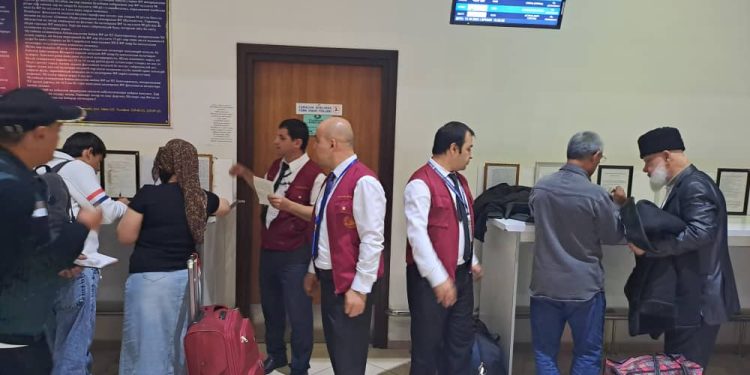 The Migration Service of Tajikistan holds daily explanatory meetings for labor migrants.