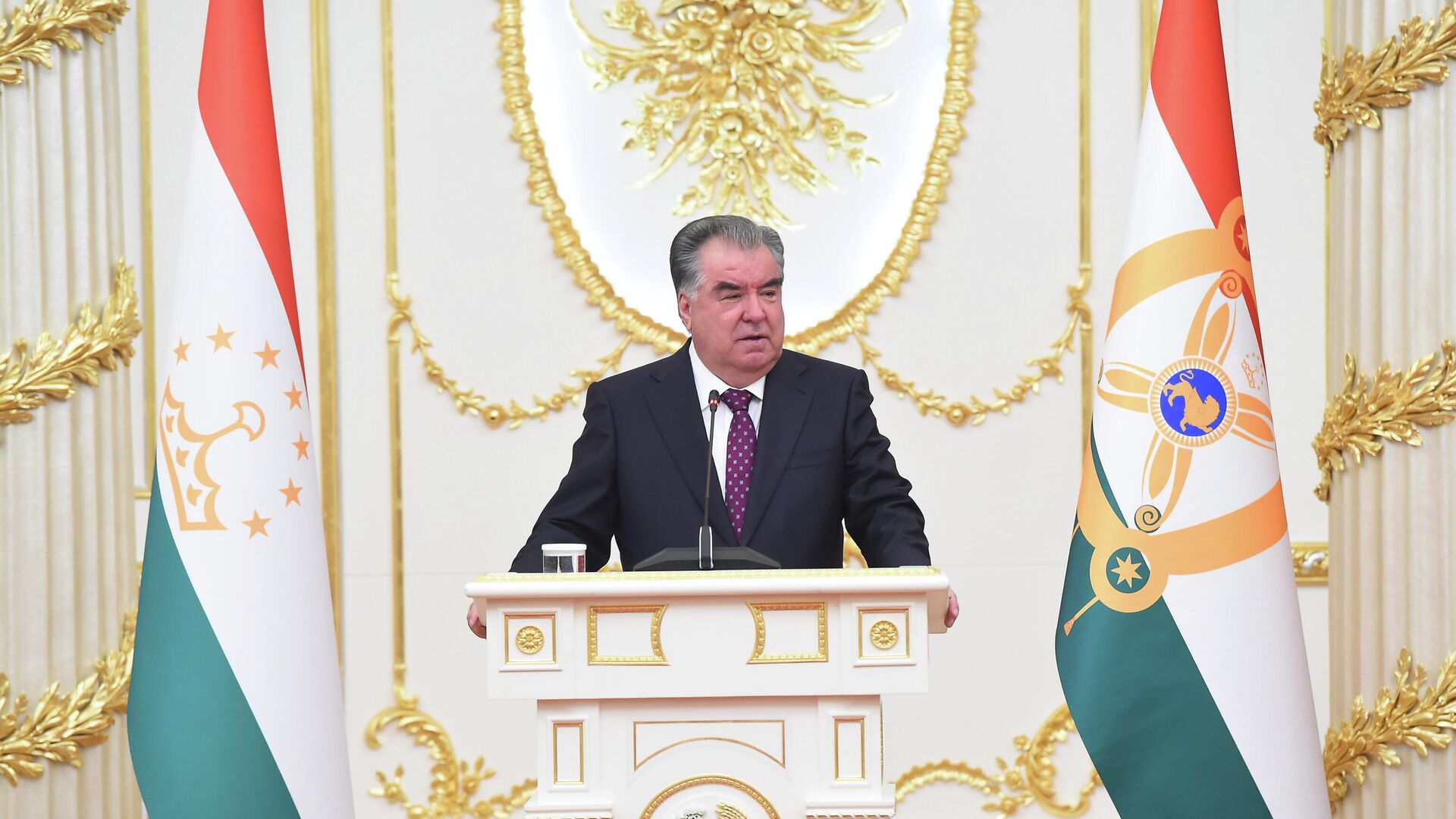 Emomali Rahmon congratulated the citizens of Tajikistan on National Flag Day.
