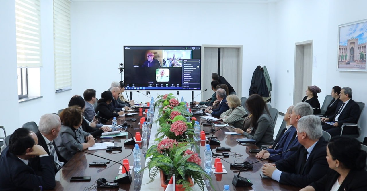 The Tajik Ministry of Health discussed measures to combat antimicrobial resistance.