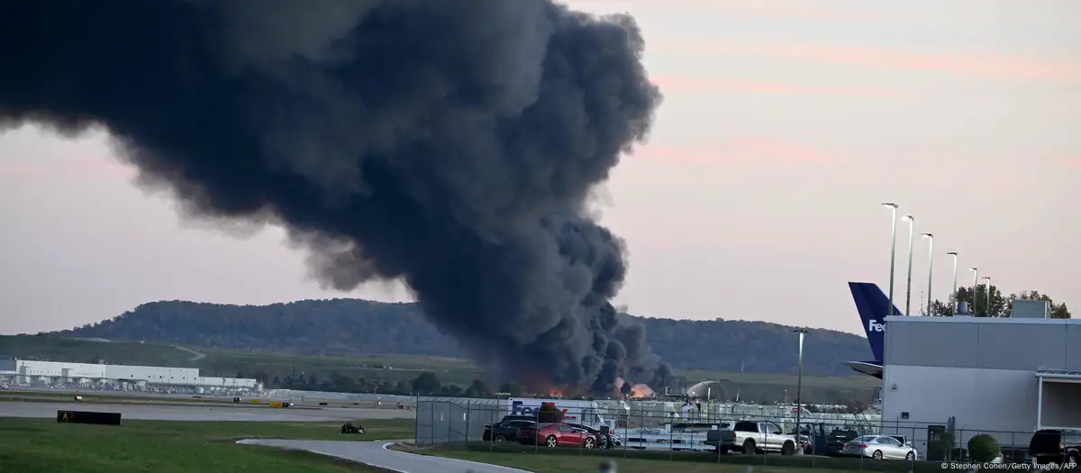 At least seven people have died in the crash of a UPS cargo plane in Kentucky.