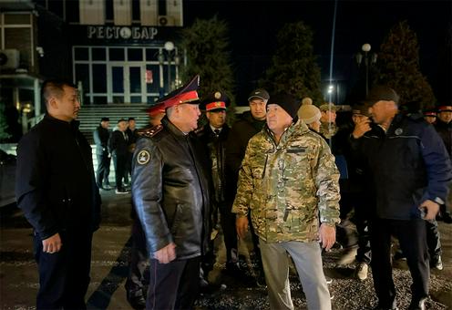 The President of Kyrgyzstan criticized the mayors of Bishkek and Osh for their harsh crackdowns to save electricity.
