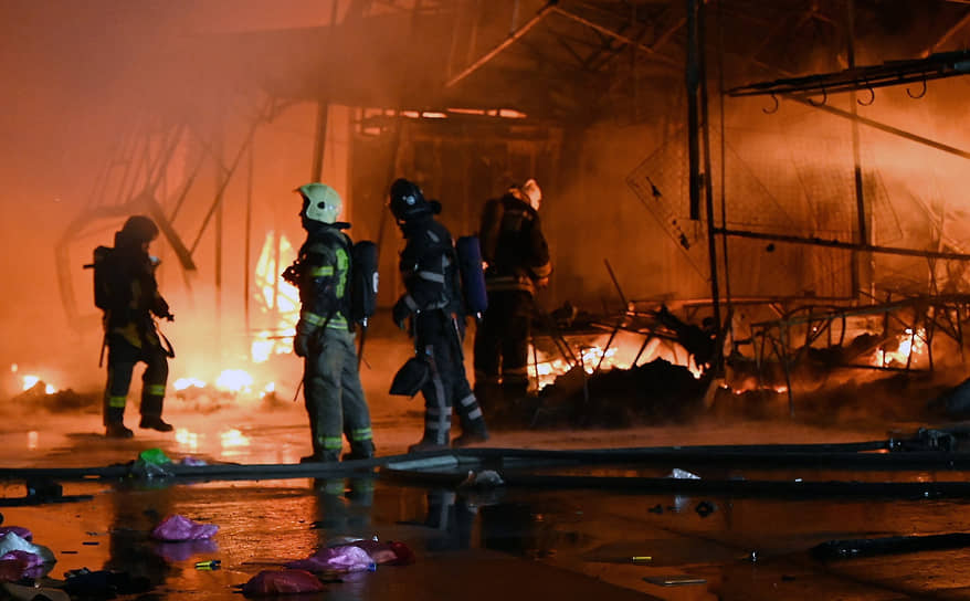 A major fire broke out at the Guliston clothing market in Penjikent.
