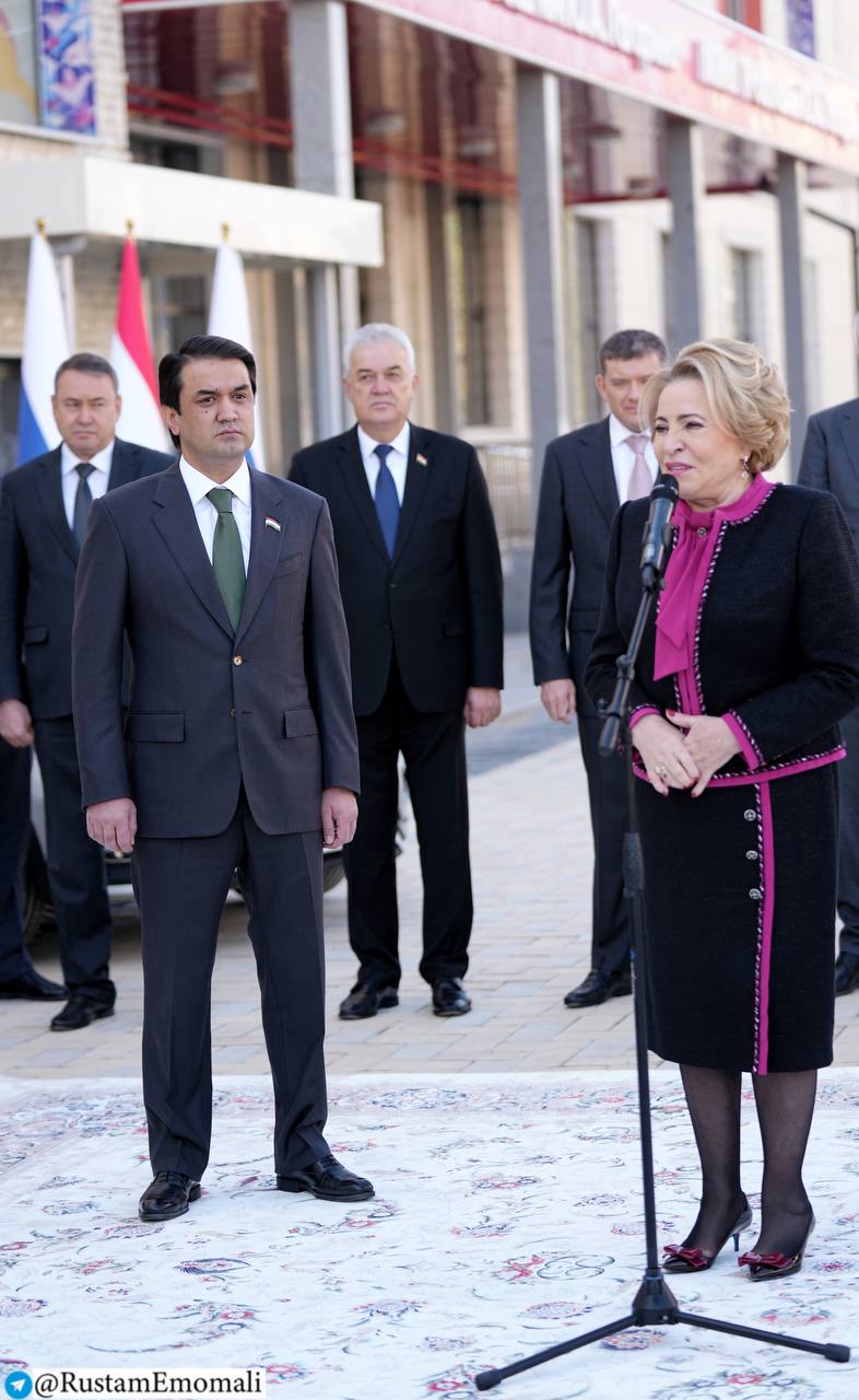 Rustam Emomali and Valentina Matviyenko visited the Yuri Gagarin School in Dushanbe.