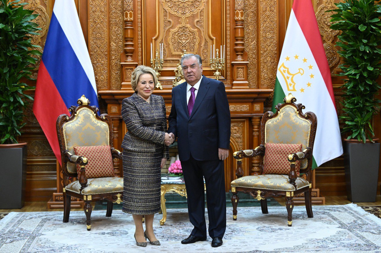 Emomali Rahmon discussed strengthening Tajik-Russian interparliamentary ties with Valentina Matviyenko.