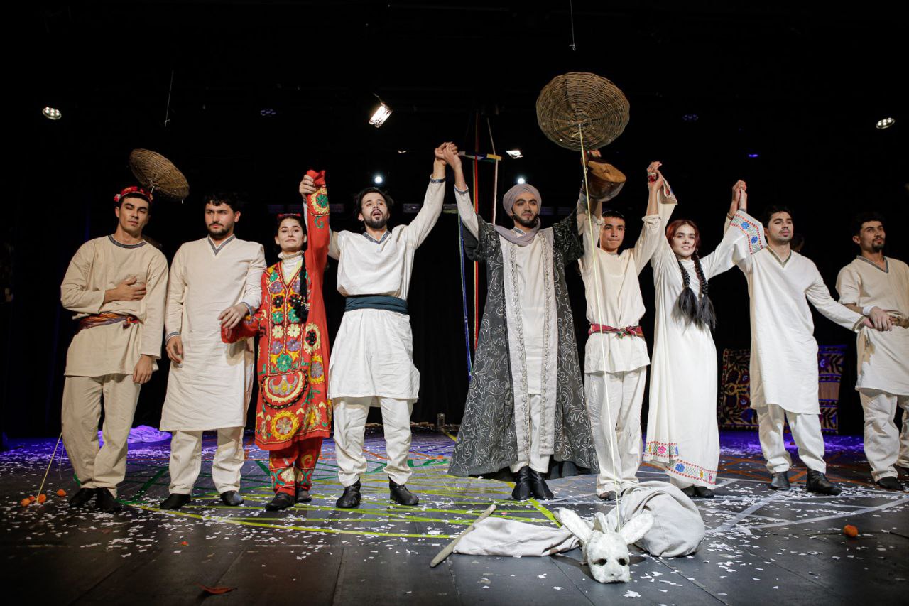 GITIS hosted a performance of the play "Youth of Mushfiqi" based on the work by Timur Zulfikorov.