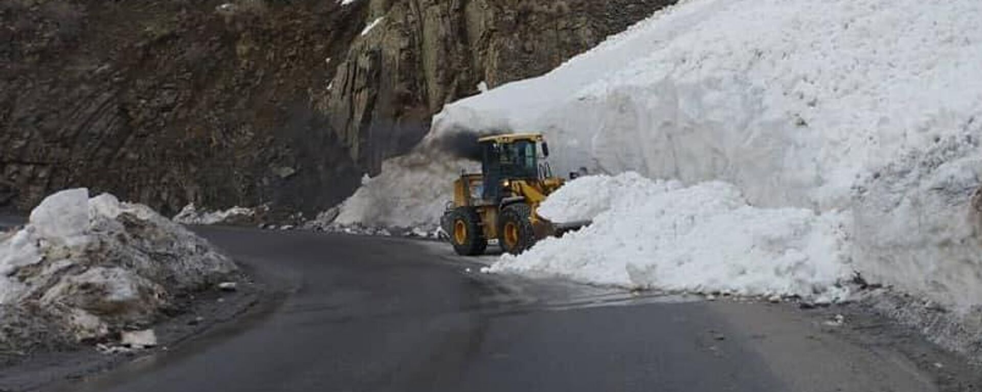 The Hydrometeorological Agency warned of the danger of avalanches on the Dushanbe-Chanak road