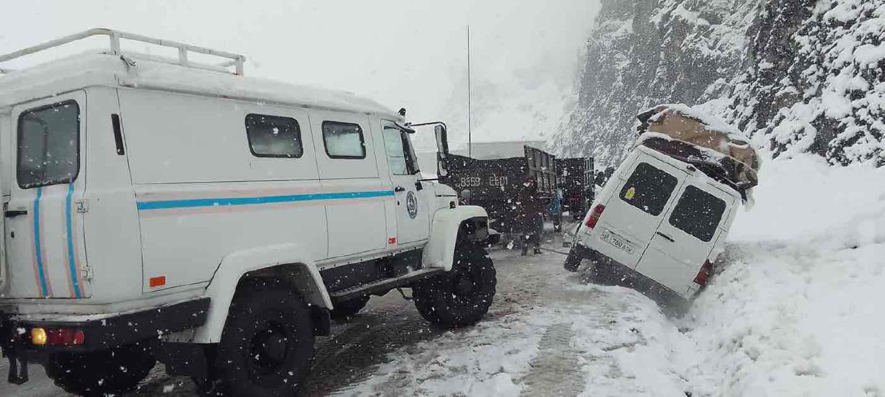Rescuers are eliminating the consequences of the emergency on the Dushanbe-Khujand highway.