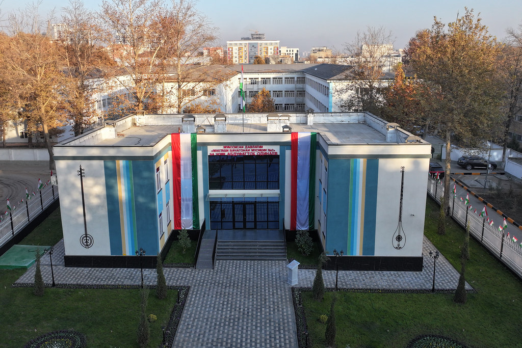 Emomali Rahmon opened the Abdufattoh Odinaev Children's Music School in Dushanbe.