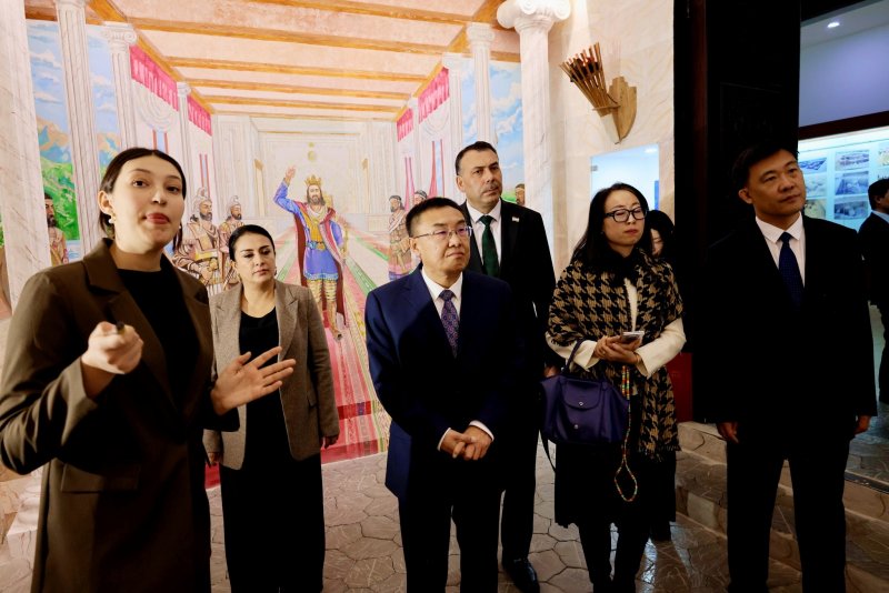 China's Deputy Minister of Culture and Tourism visited the National Museum of Tajikistan