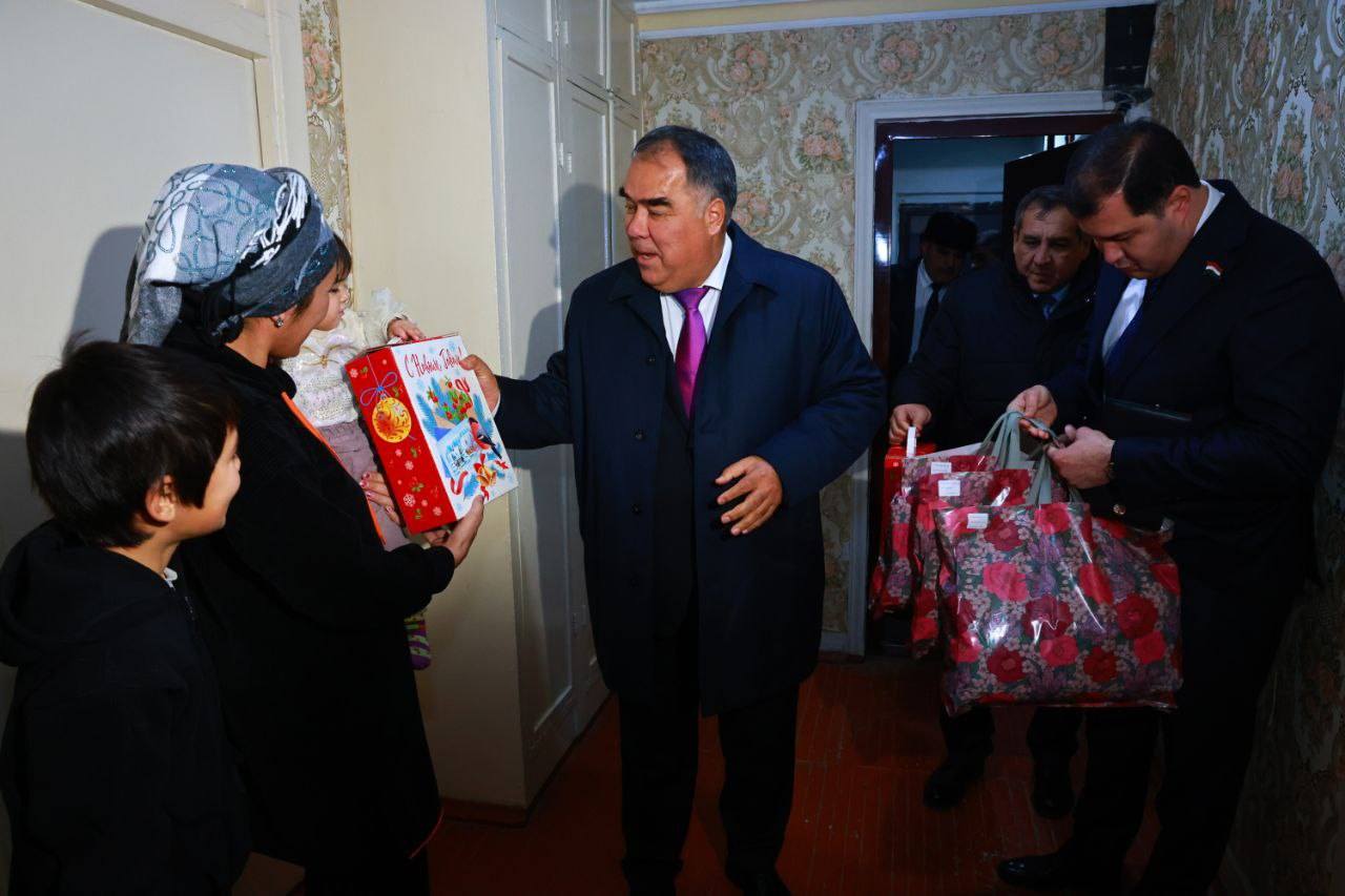 Rajab Akhmadzoda visited low-income families and disabled people in Guliston