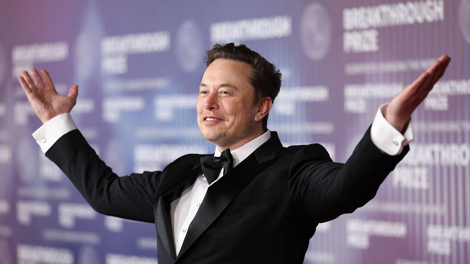 Elon Musk became the first person with a fortune exceeding $600 billion.