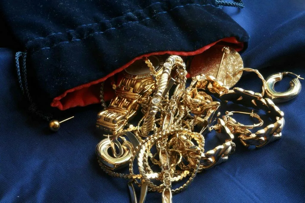 A gold jewelry theft by teenagers has been uncovered in Dushanbe.