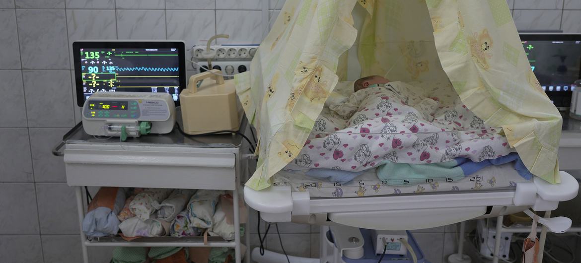 WHO installed autonomous heating and water purification systems in Ukrainian hospitals.