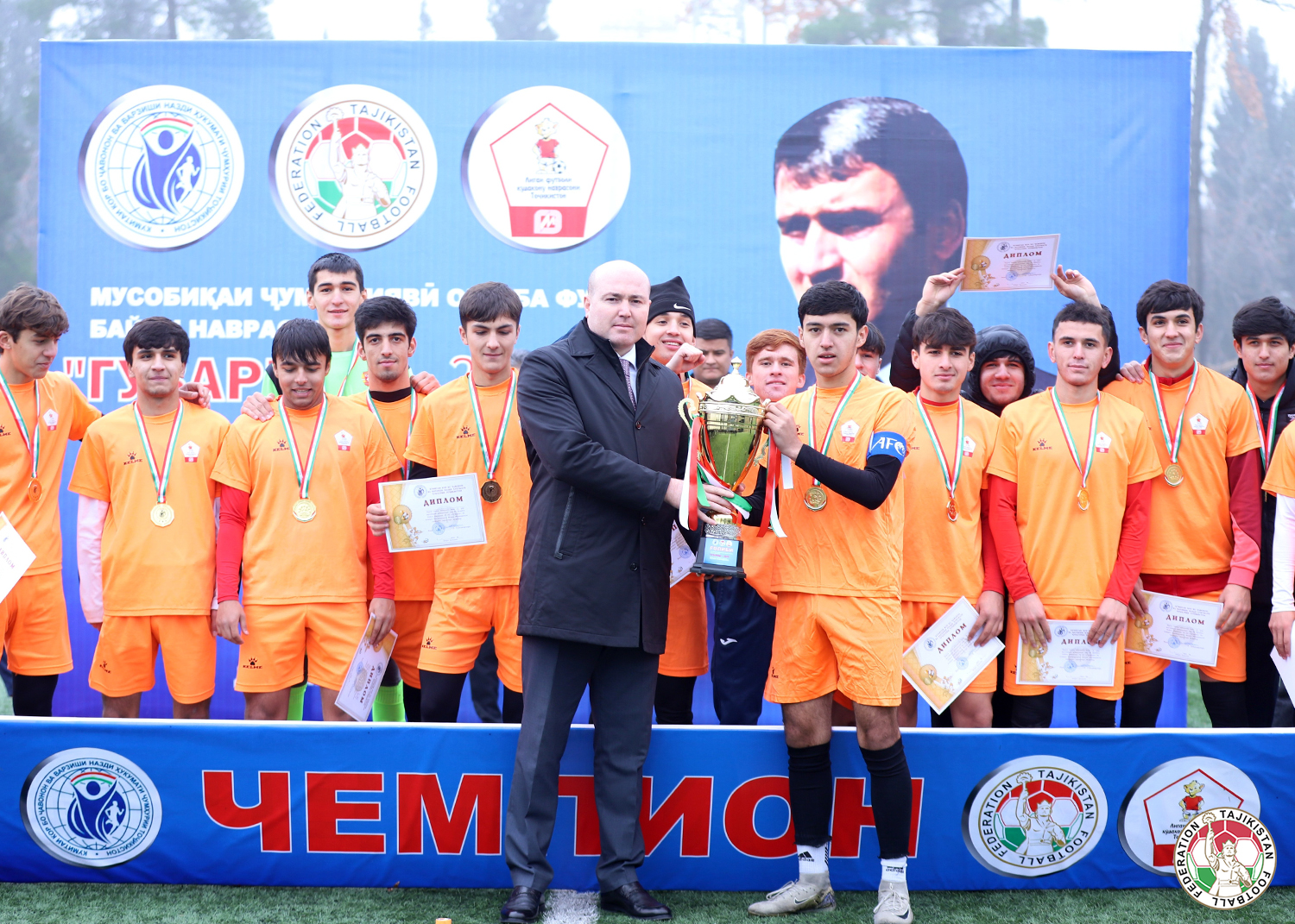 The Dushanbe-1 team won the Islom Makhmadshoev Memorial Tournament.