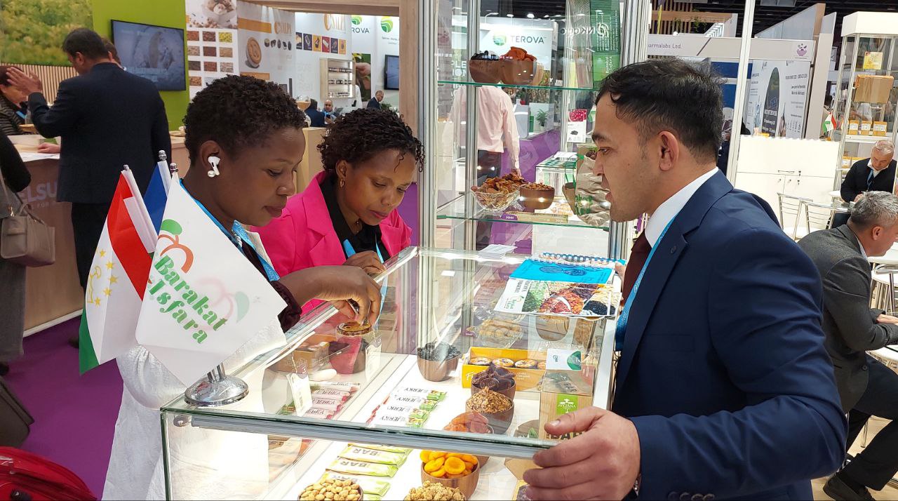 Tajik companies present dried fruits at an international exhibition in Paris.