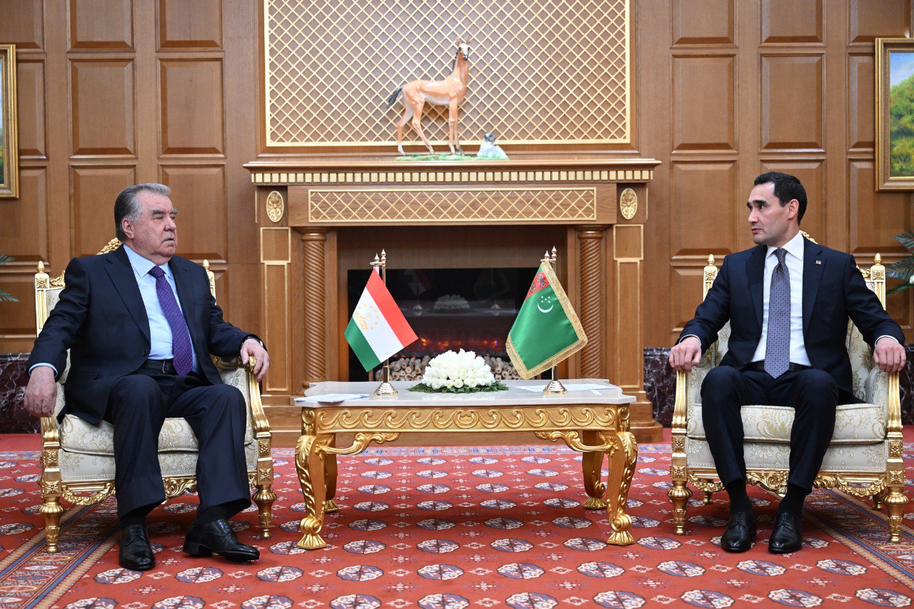 Emomali Rahmon arrived in Turkmenistan and met with Serdar Berdimuhamedov