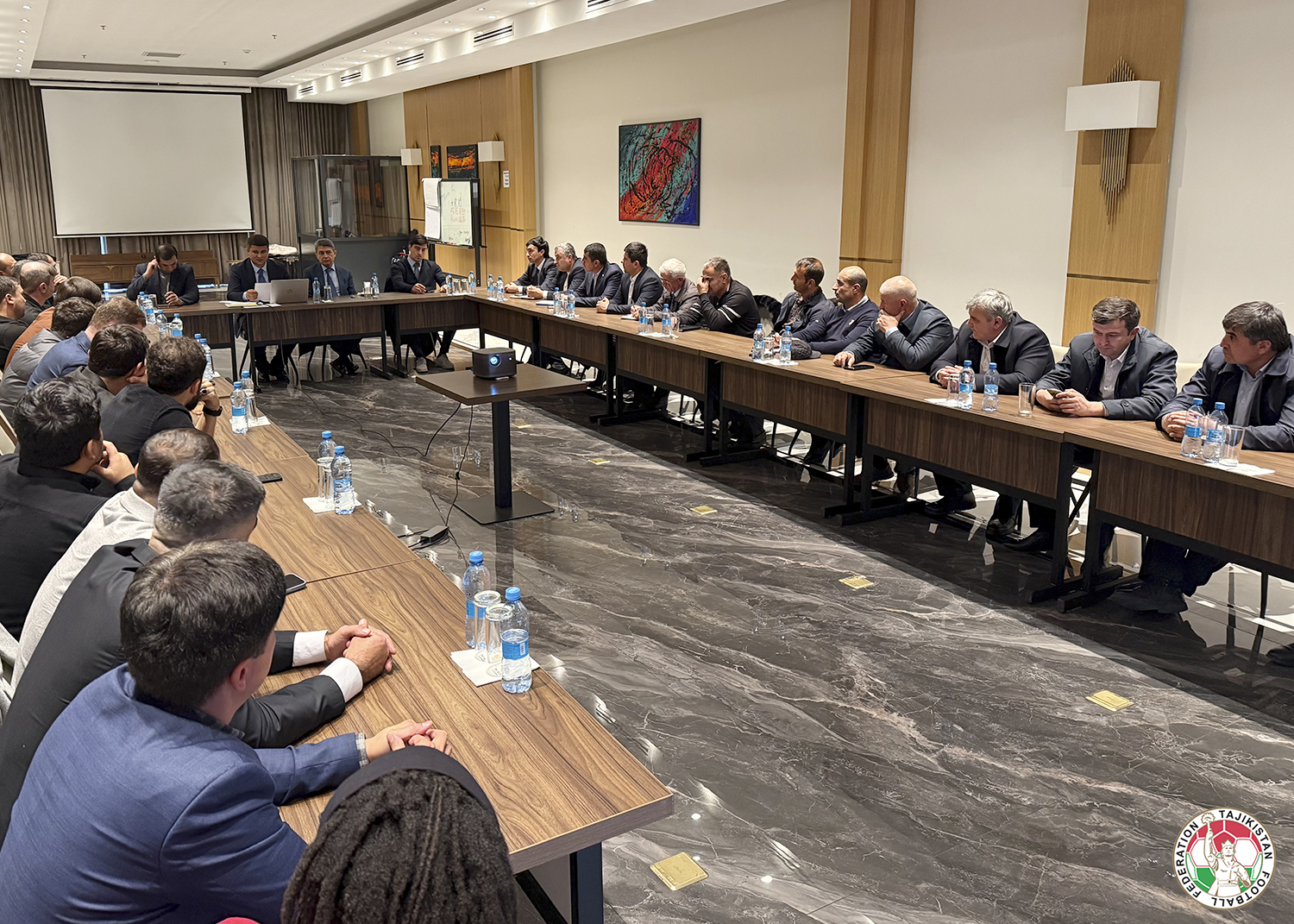 In Dushanbe, standards for private football schools and the training of young football players were discussed.