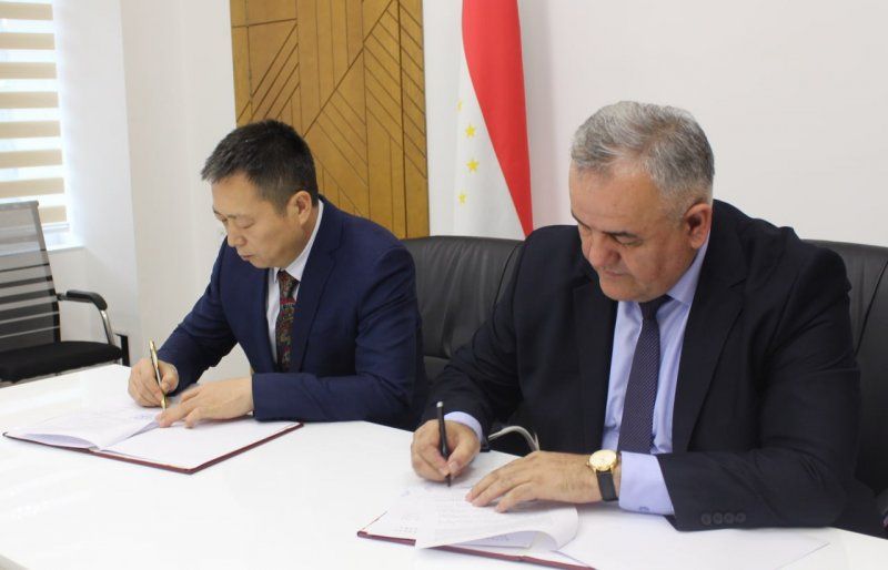 A cooperation agreement on foreign language learning was signed in Dushanbe.
