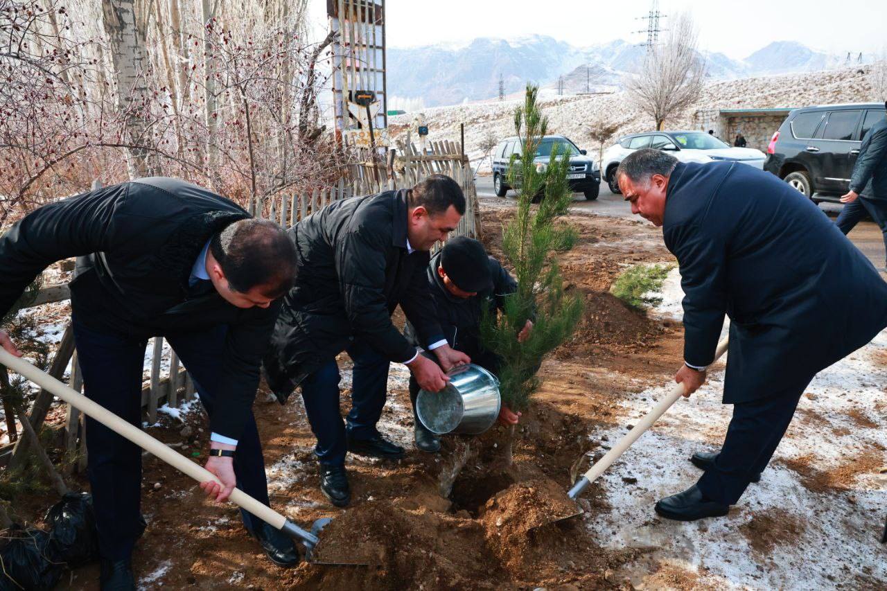 The head of Sogd inspected the improvements and construction in the village of Adrasman.