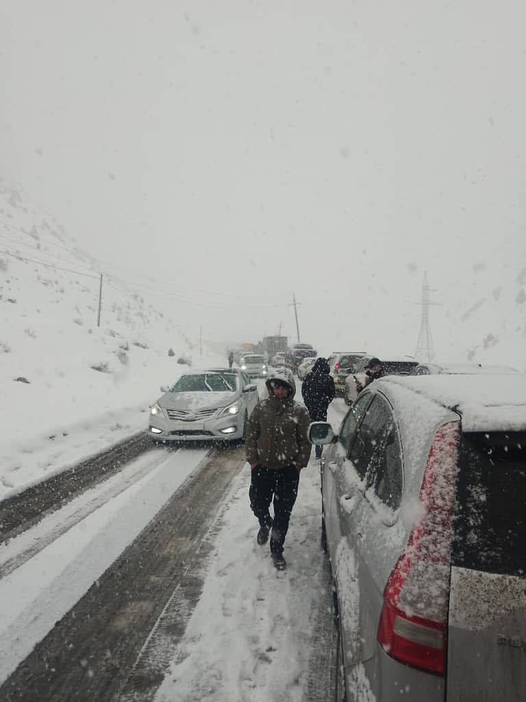 Heavy snowfall has complicated traffic on the Dushanbe-Chanak highway.