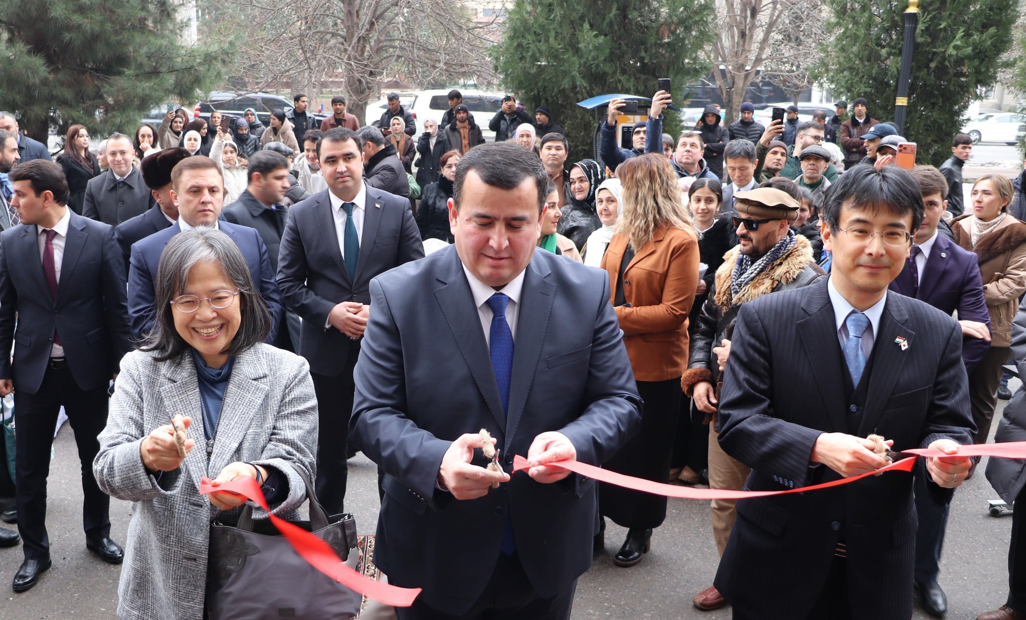 The first Toqikzamin brand store has opened in Dushanbe as part of the "Yak dekha – yak mahsulot" initiative.