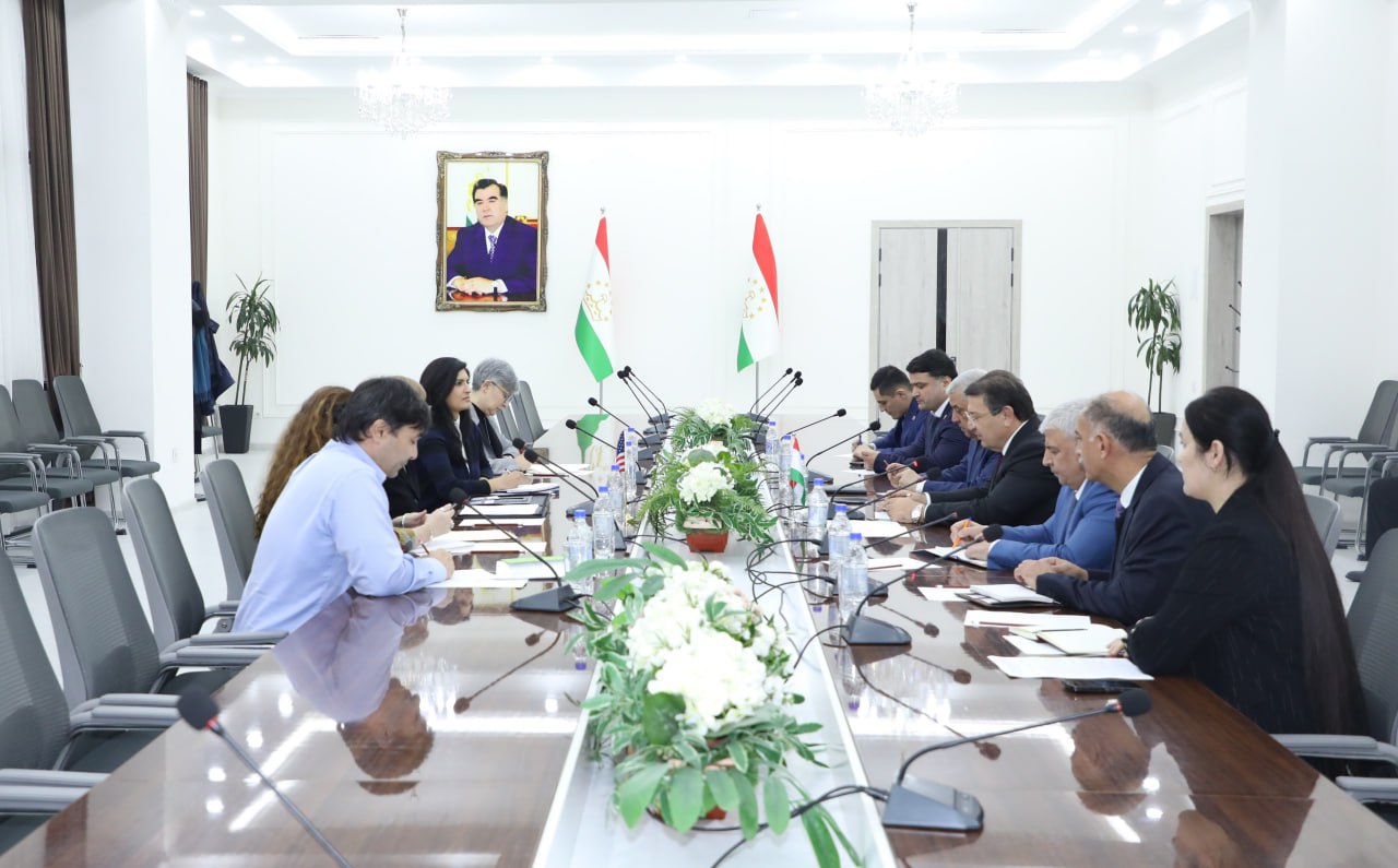 Tajikistan and the United States discussed expanding cooperation in healthcare.