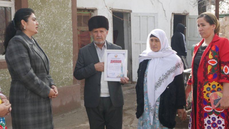 Davlatbi Karimova recognized as the best mother-in-law in Rudaki