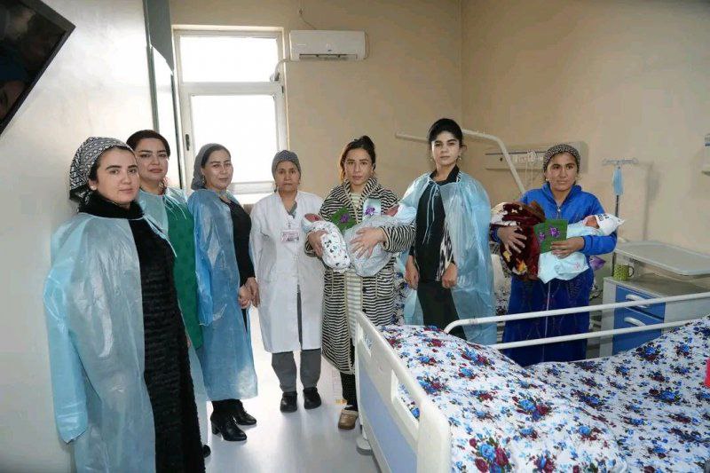 698 babies were born in Tajikistan on New Year's Eve.