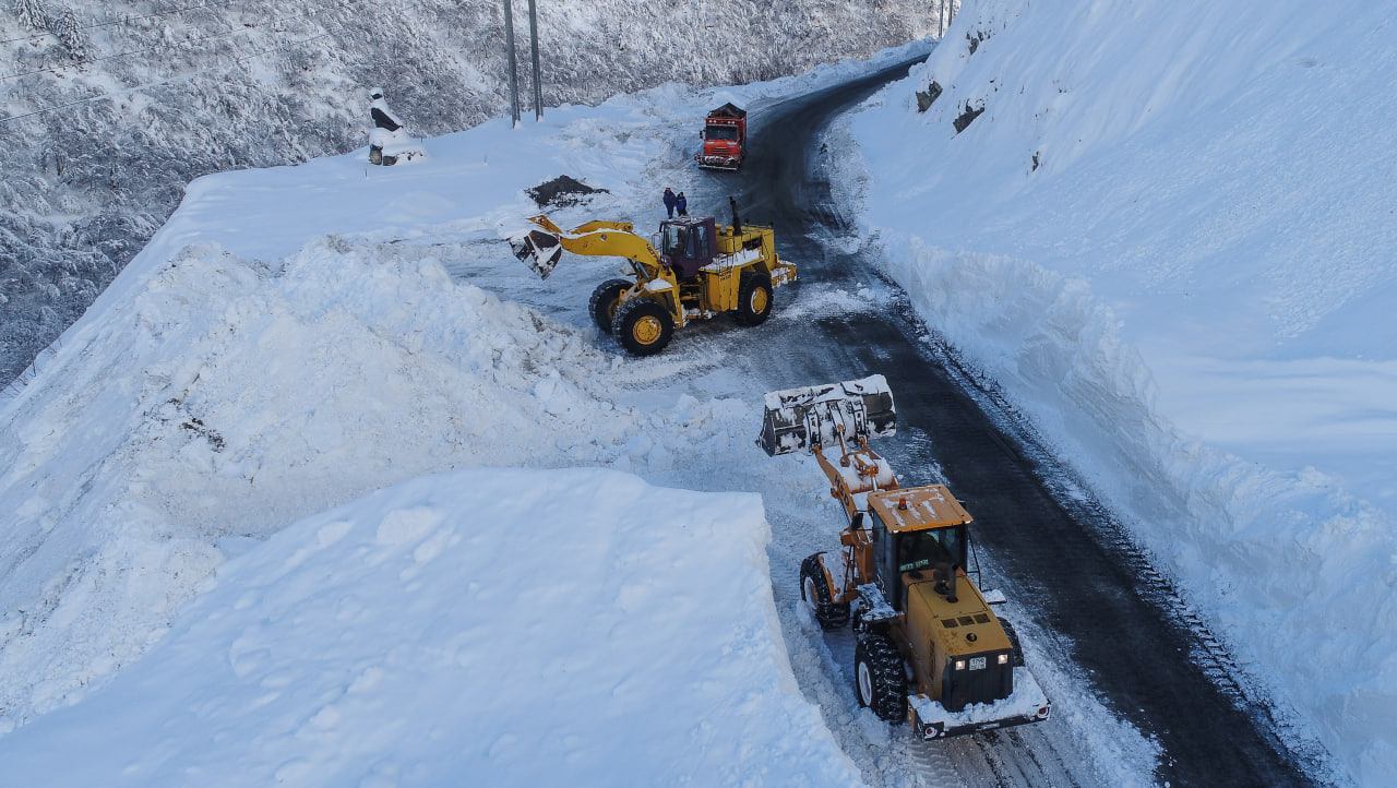 Temperature fluctuations increase the risk of avalanches on Tajikistan's roads.