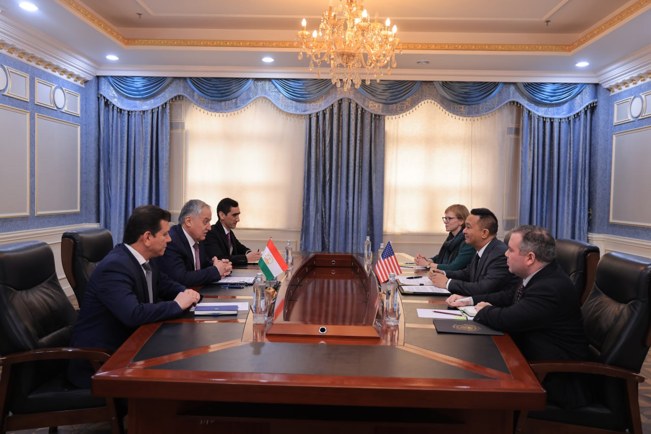 Tajikistan's Foreign Minister received the US Ambassador on the occasion of the completion of his mission.