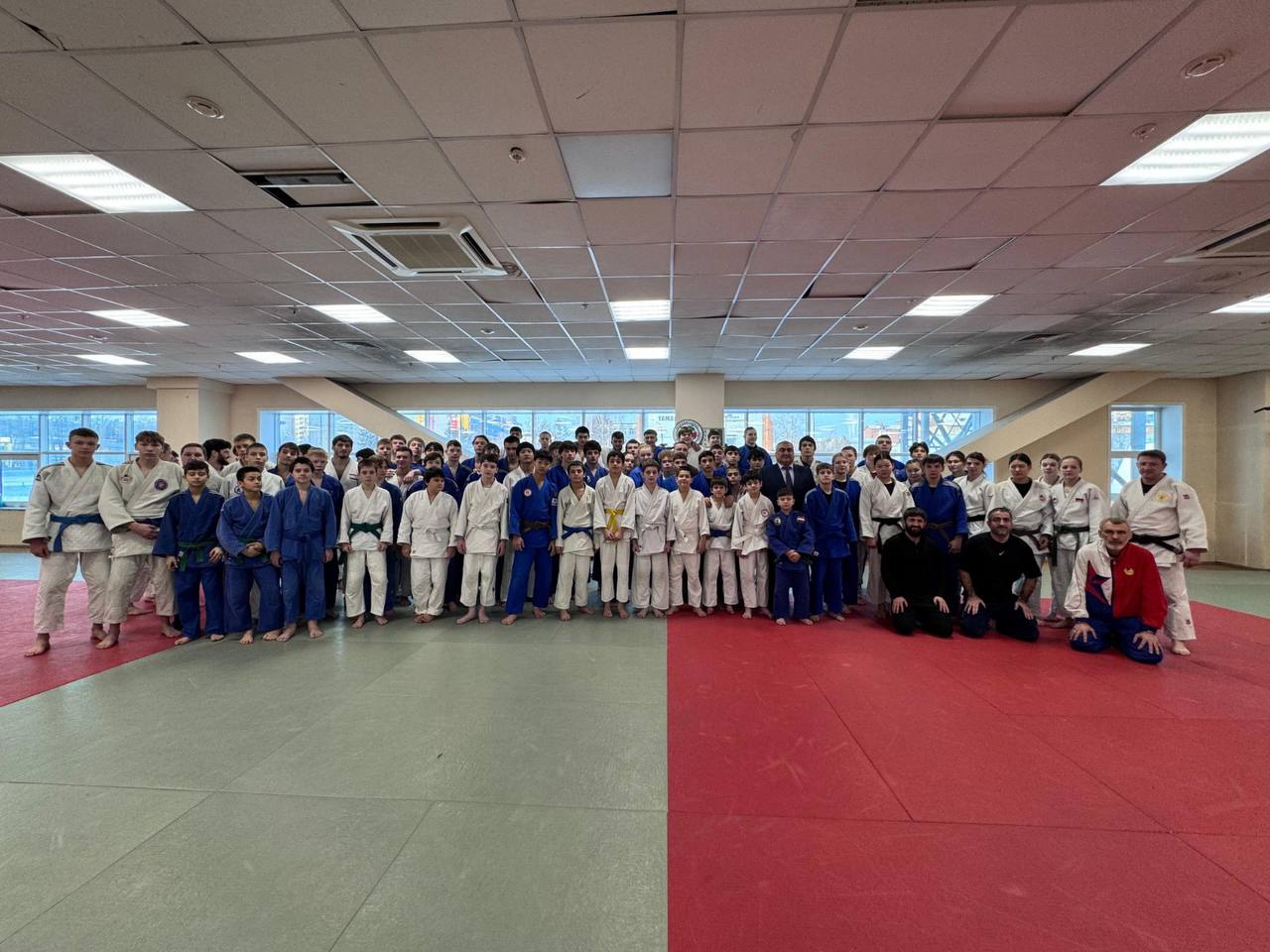 A Tajik representative met with Tajik judokas in Irkutsk.