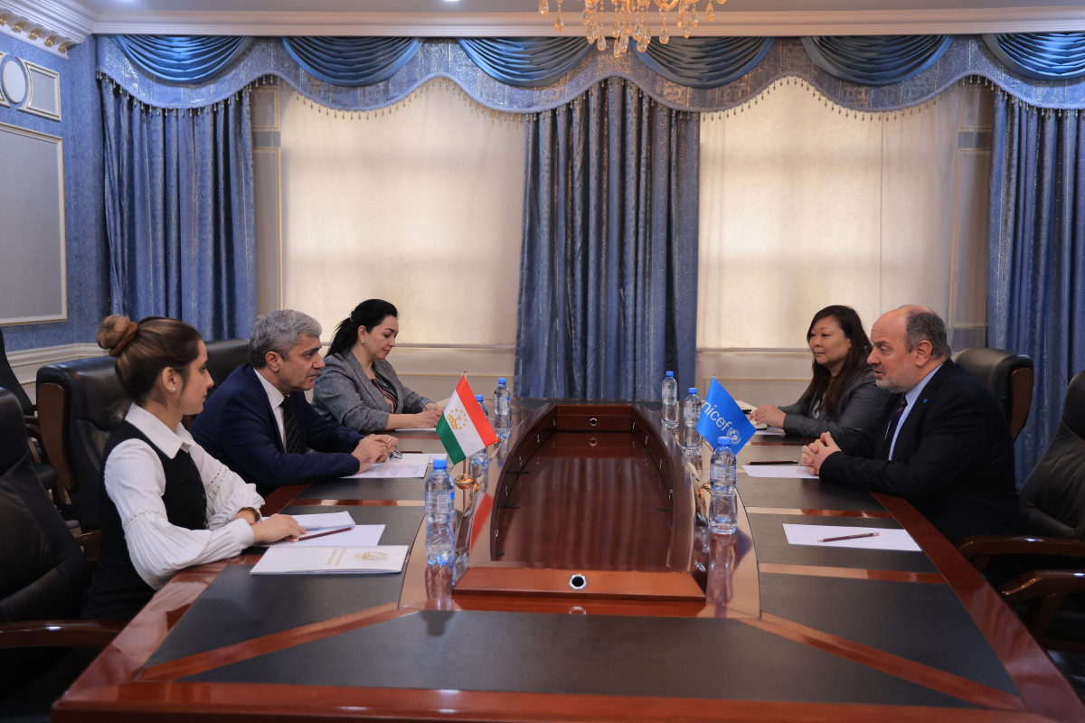 Tajikistan's Foreign Ministry discussed cooperation with UNICEF.